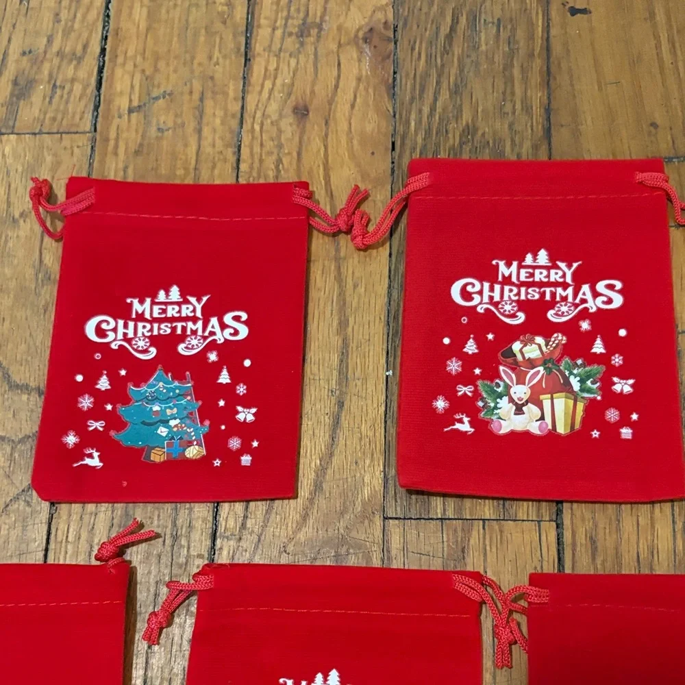 🧧🎄🎁NWOT 11 Unique Designs Red Velvet Christmas Gift Bags with Silver Pouches